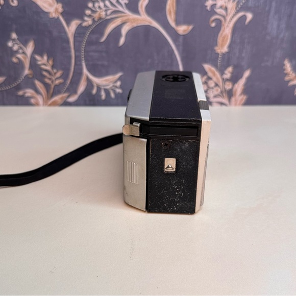 Vintage Estate 1960's Kodak Instamatic 104 Camera with Wrist Strap UNTESTED - Picture 3 of 13